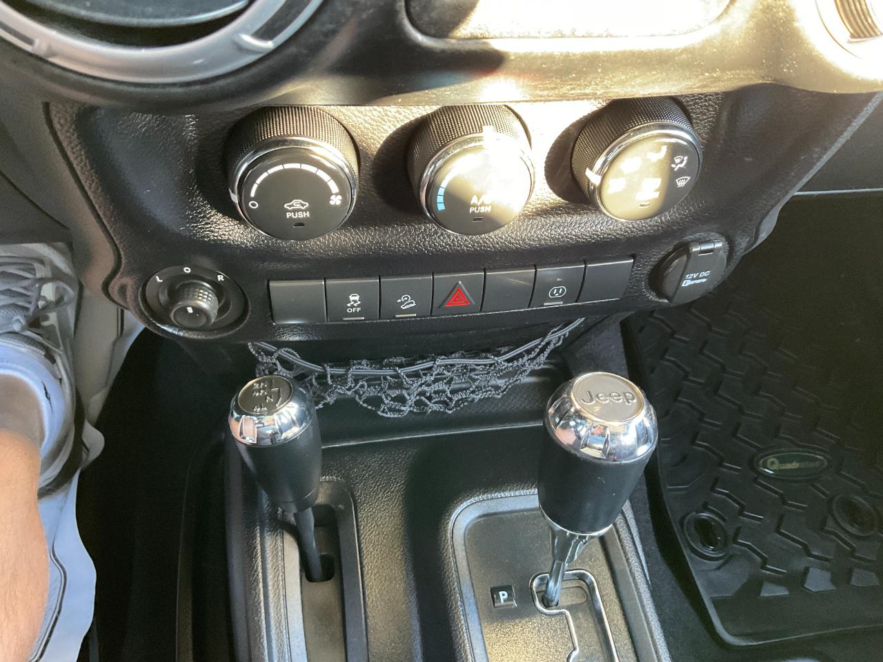 Jeep Wrangler Unlimited Sahara 4WD 2013