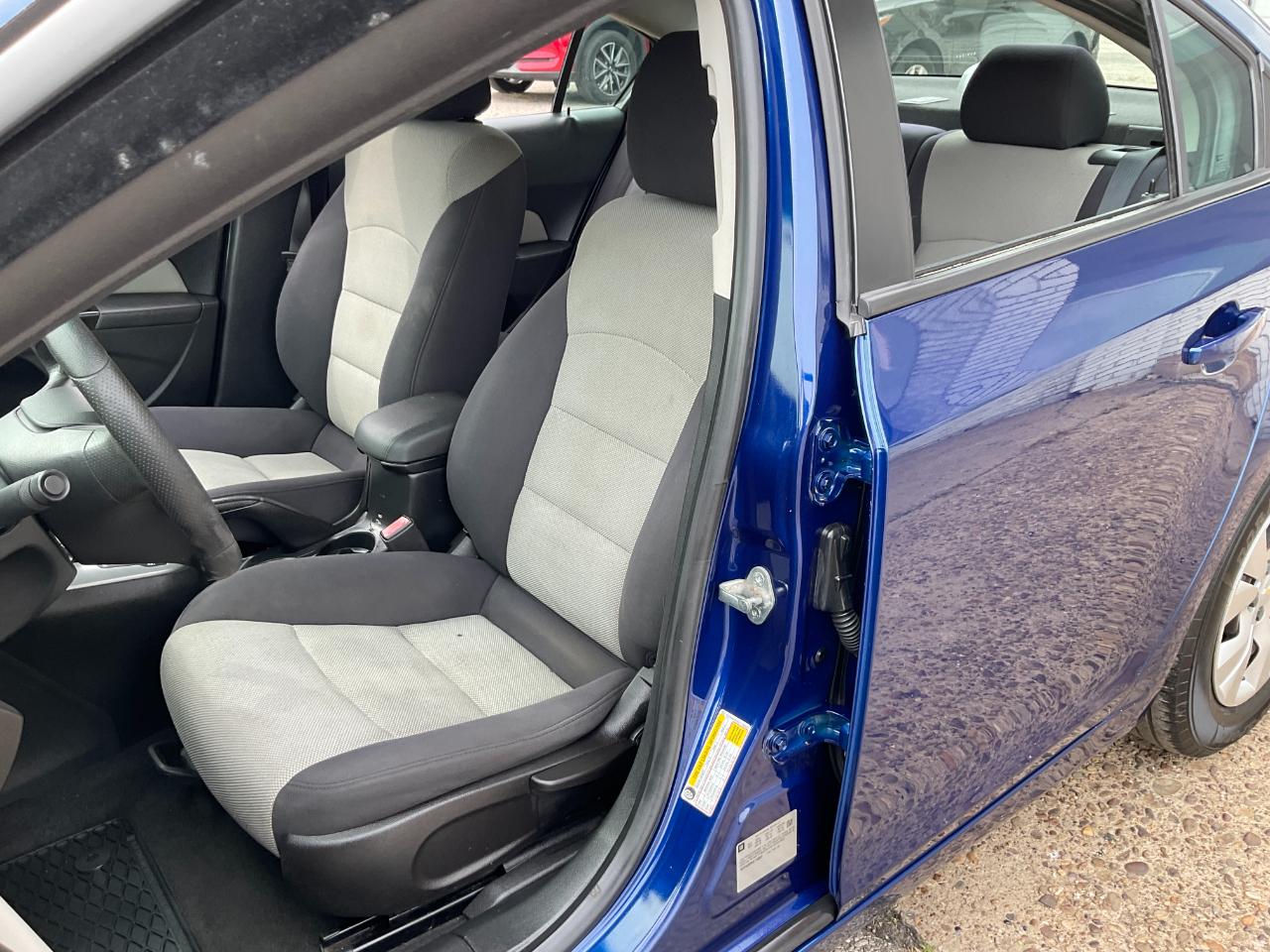 Chevrolet Cruze LS Auto 2013