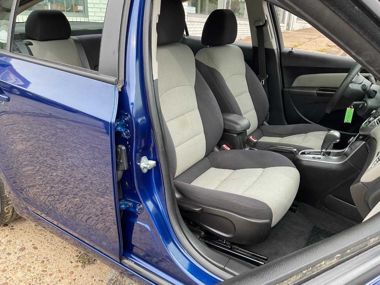 Chevrolet Cruze LS Auto 2013