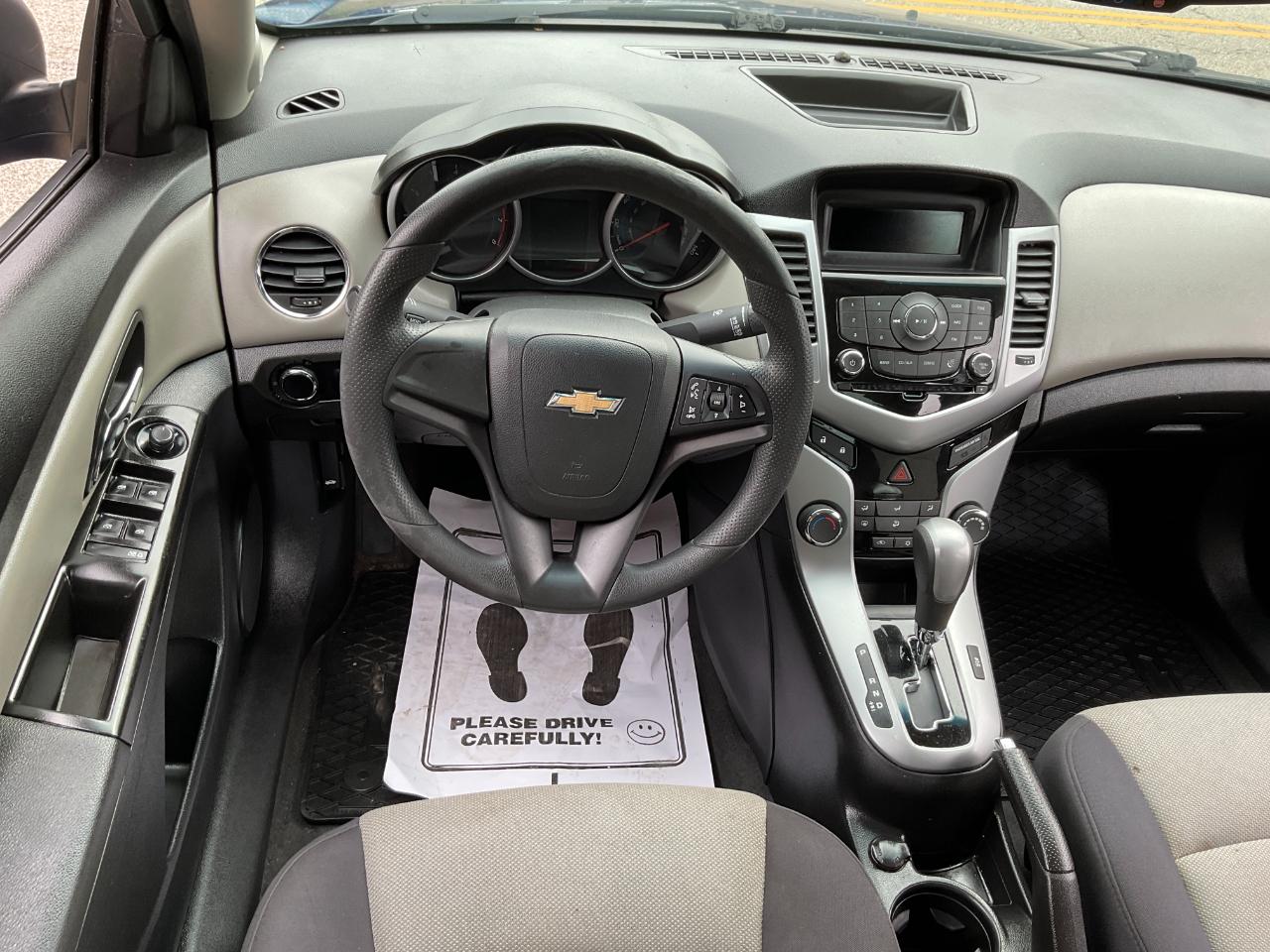 Chevrolet Cruze LS Auto 2013
