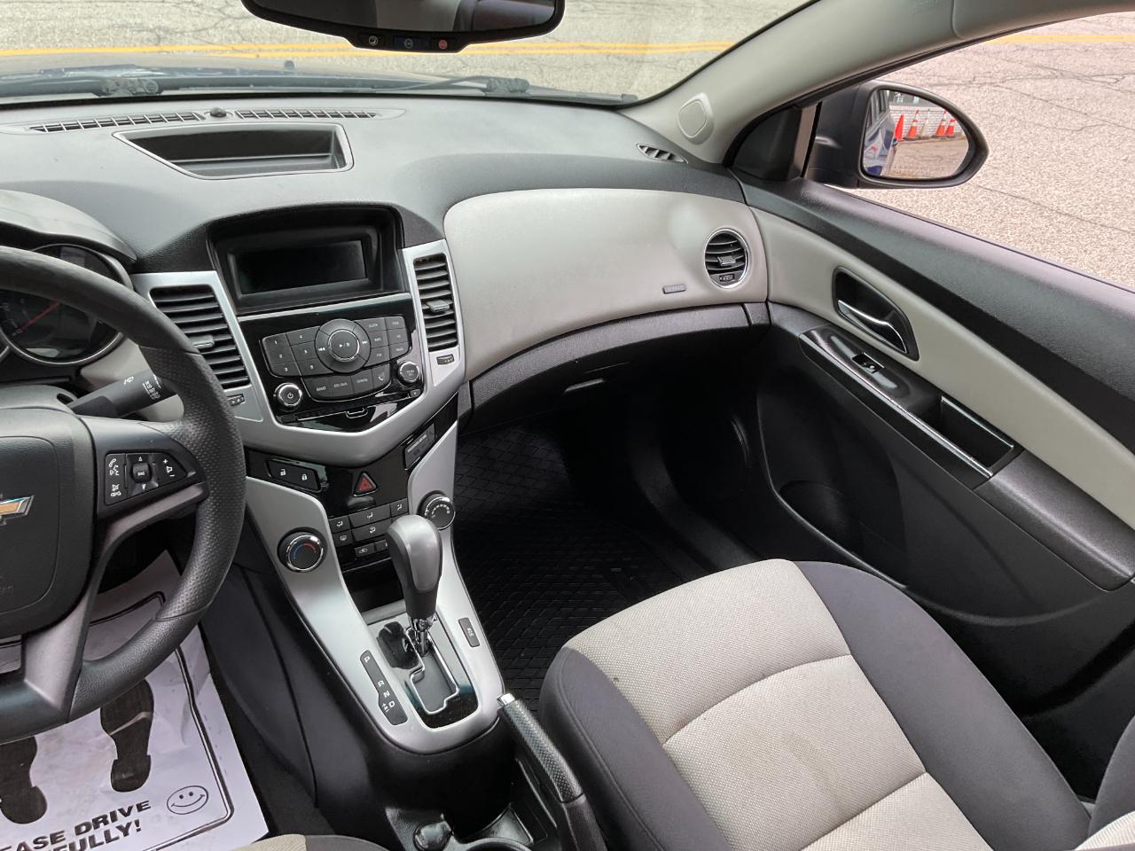 Chevrolet Cruze LS Auto 2013