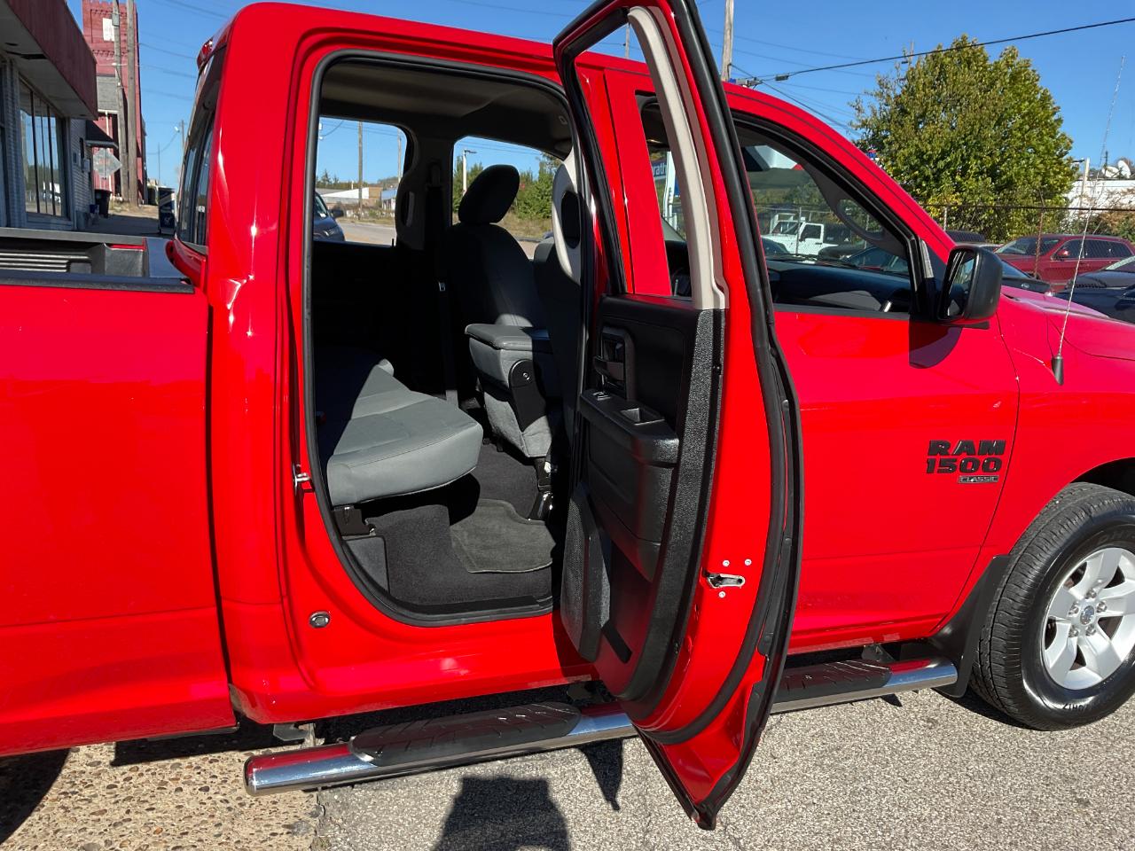 RAM 1500 Classic Tradesman Quad Cab 4WD 2019