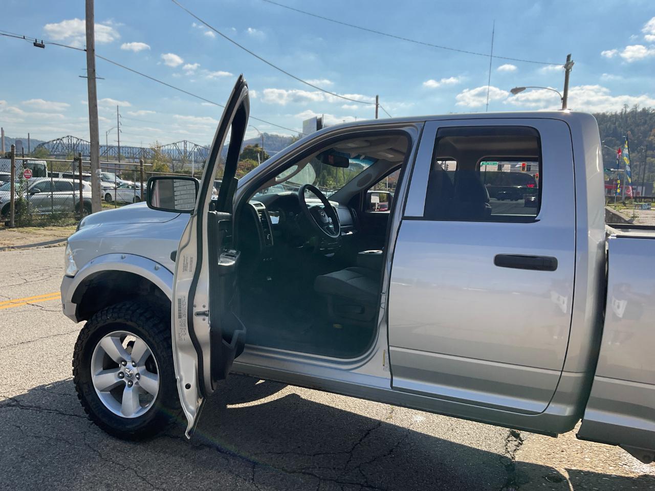 RAM 1500 Tradesman Quad Cab 4WD 2015