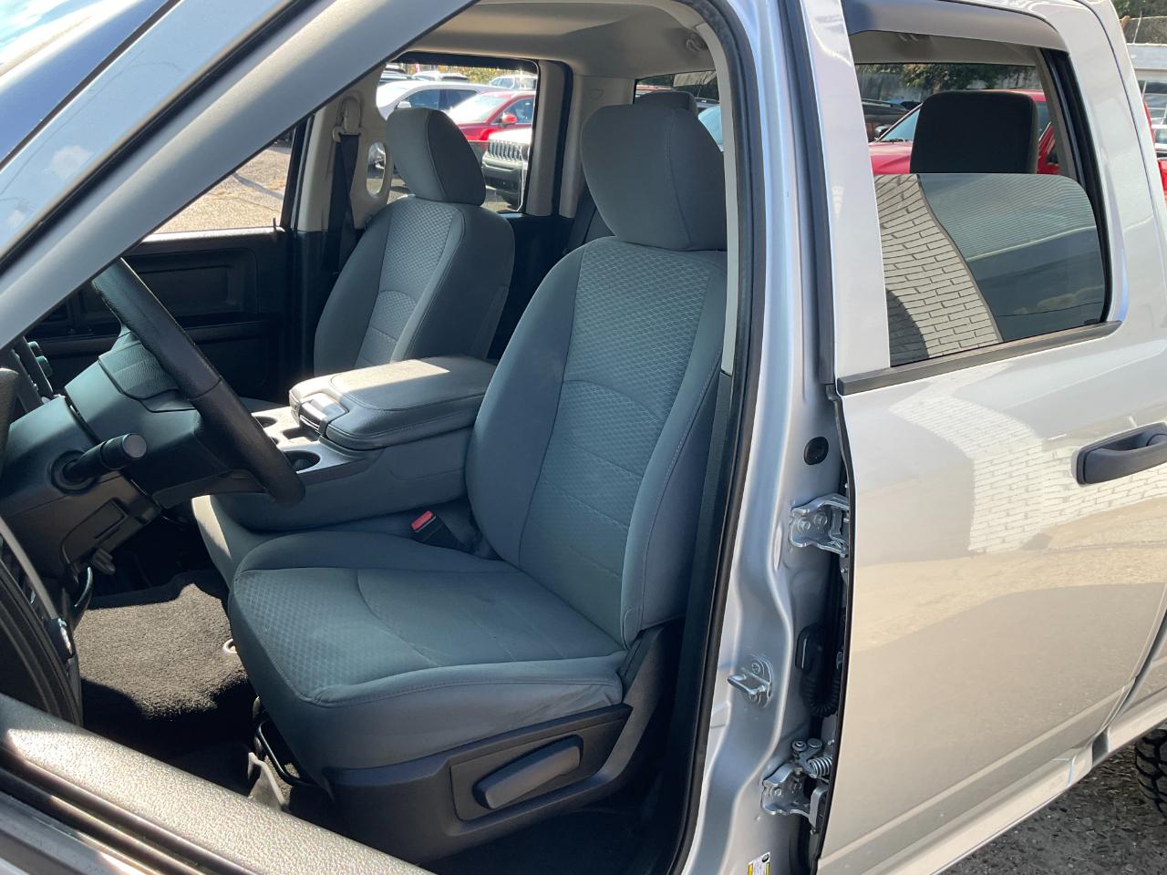 RAM 1500 Tradesman Quad Cab 4WD 2015