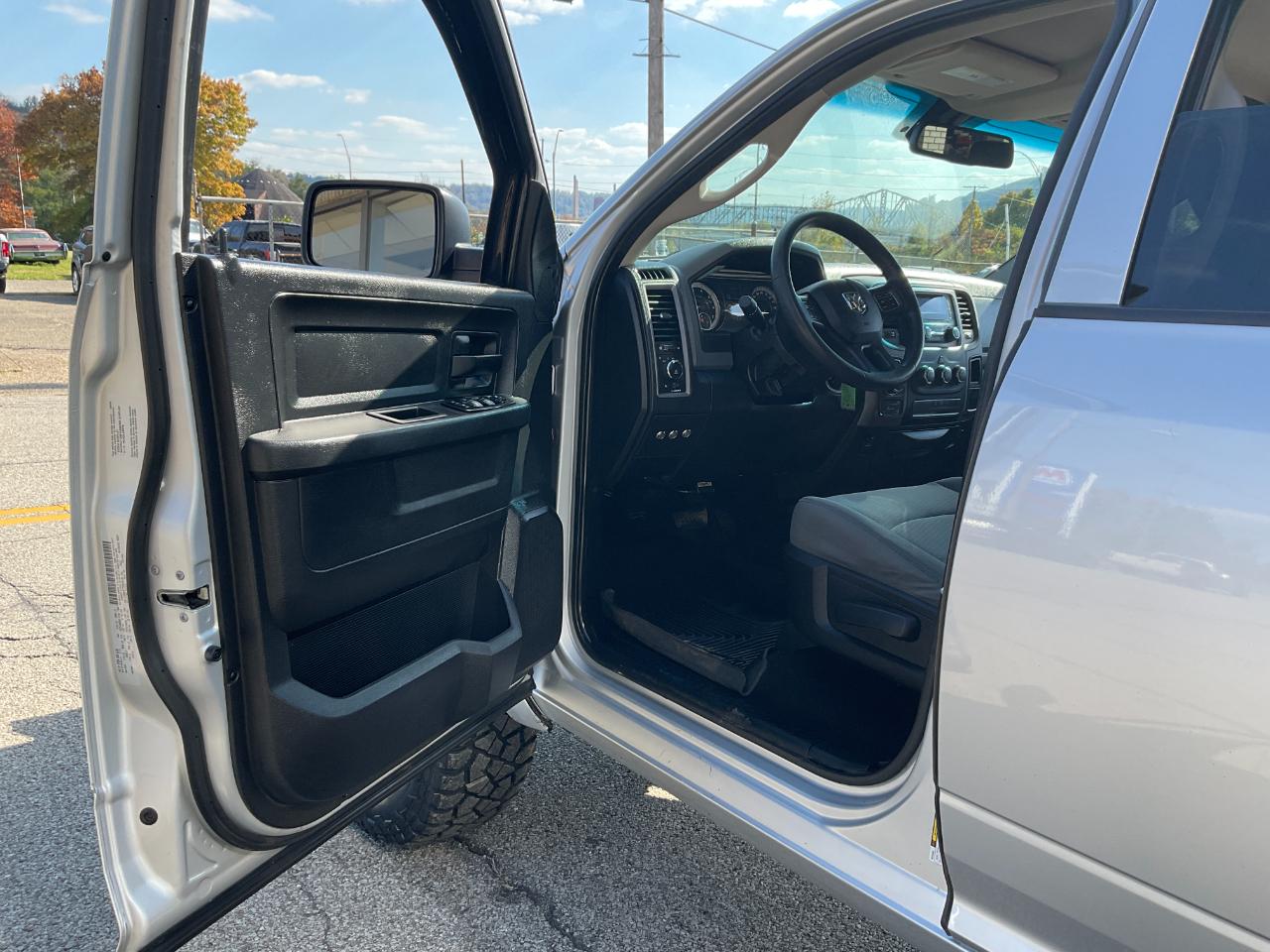 RAM 1500 Tradesman Quad Cab 4WD 2015