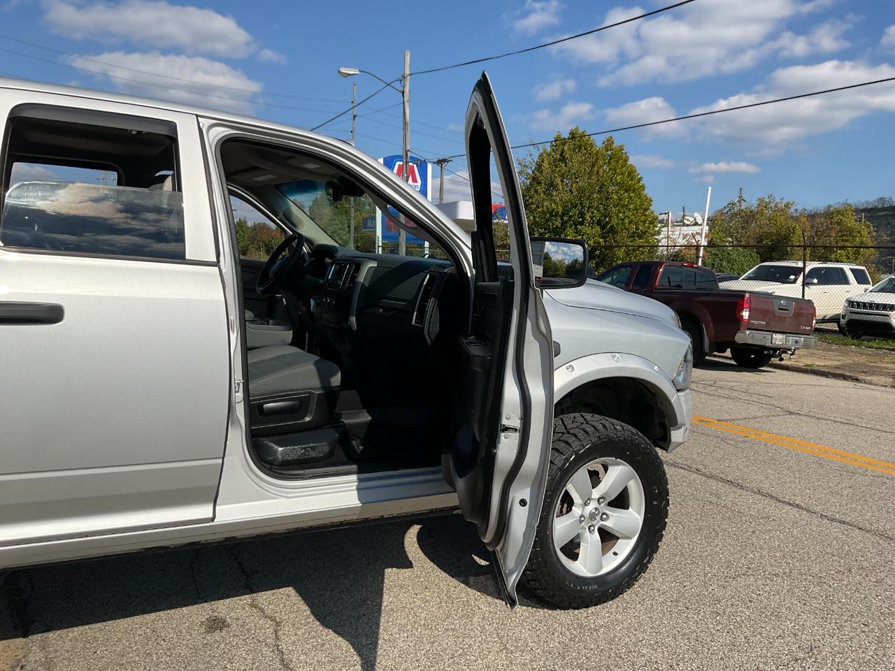 RAM 1500 Tradesman Quad Cab 4WD 2015