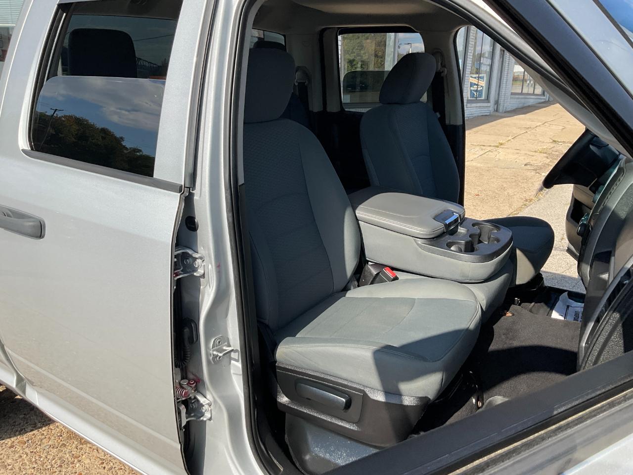 RAM 1500 Tradesman Quad Cab 4WD 2015
