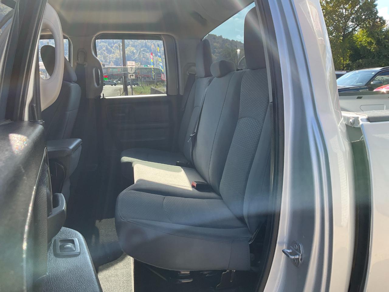 RAM 1500 Tradesman Quad Cab 4WD 2015