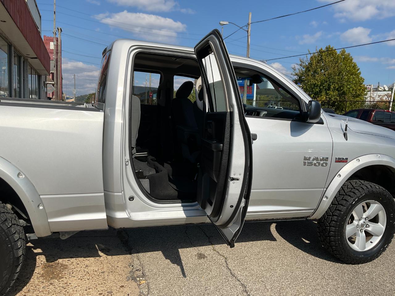 RAM 1500 Tradesman Quad Cab 4WD 2015