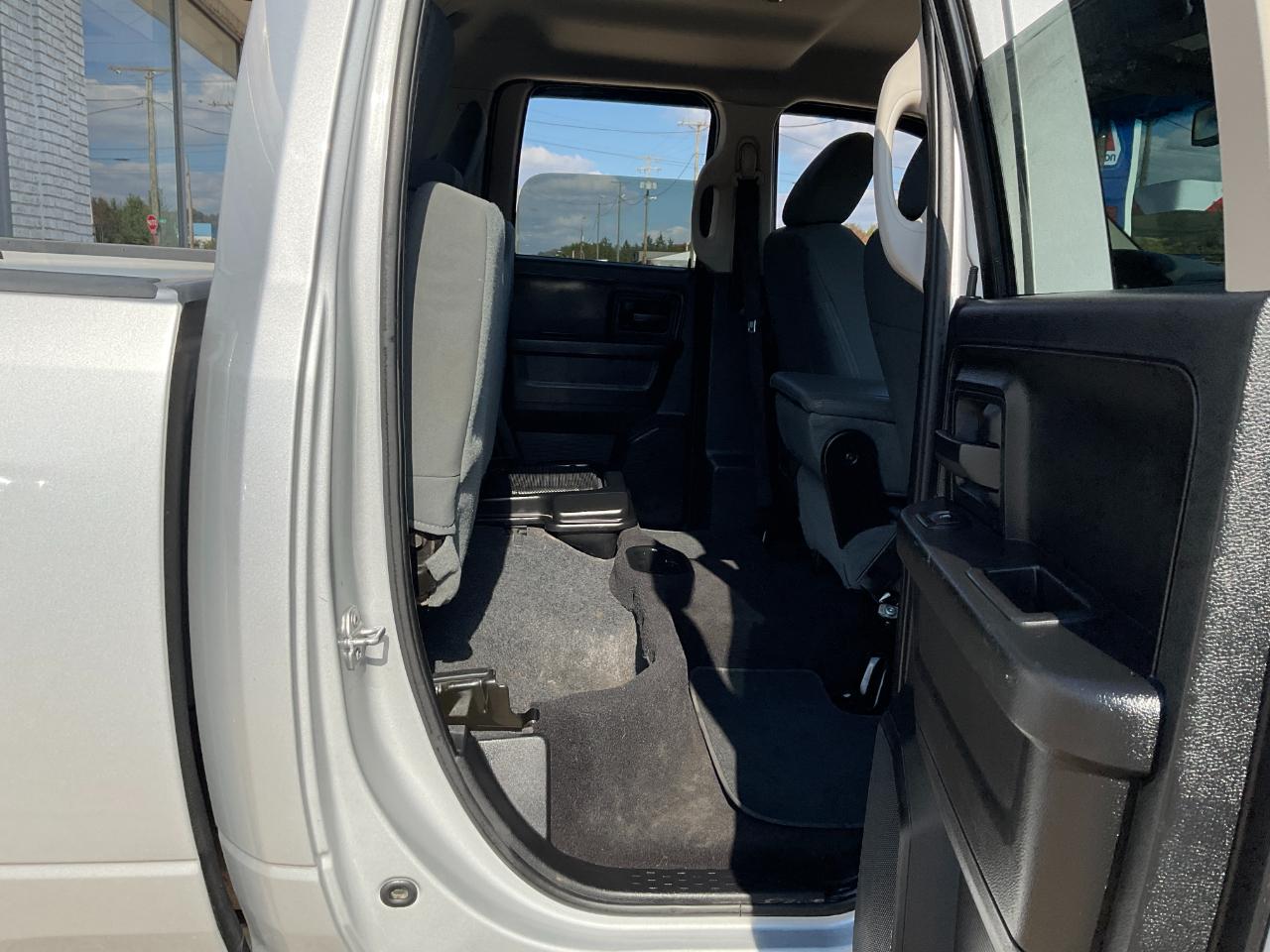 RAM 1500 Tradesman Quad Cab 4WD 2015