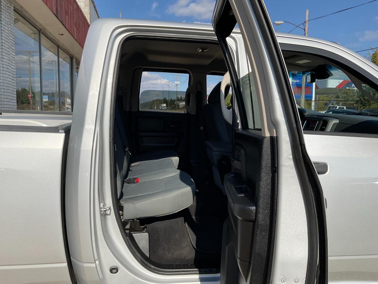 RAM 1500 Tradesman Quad Cab 4WD 2015