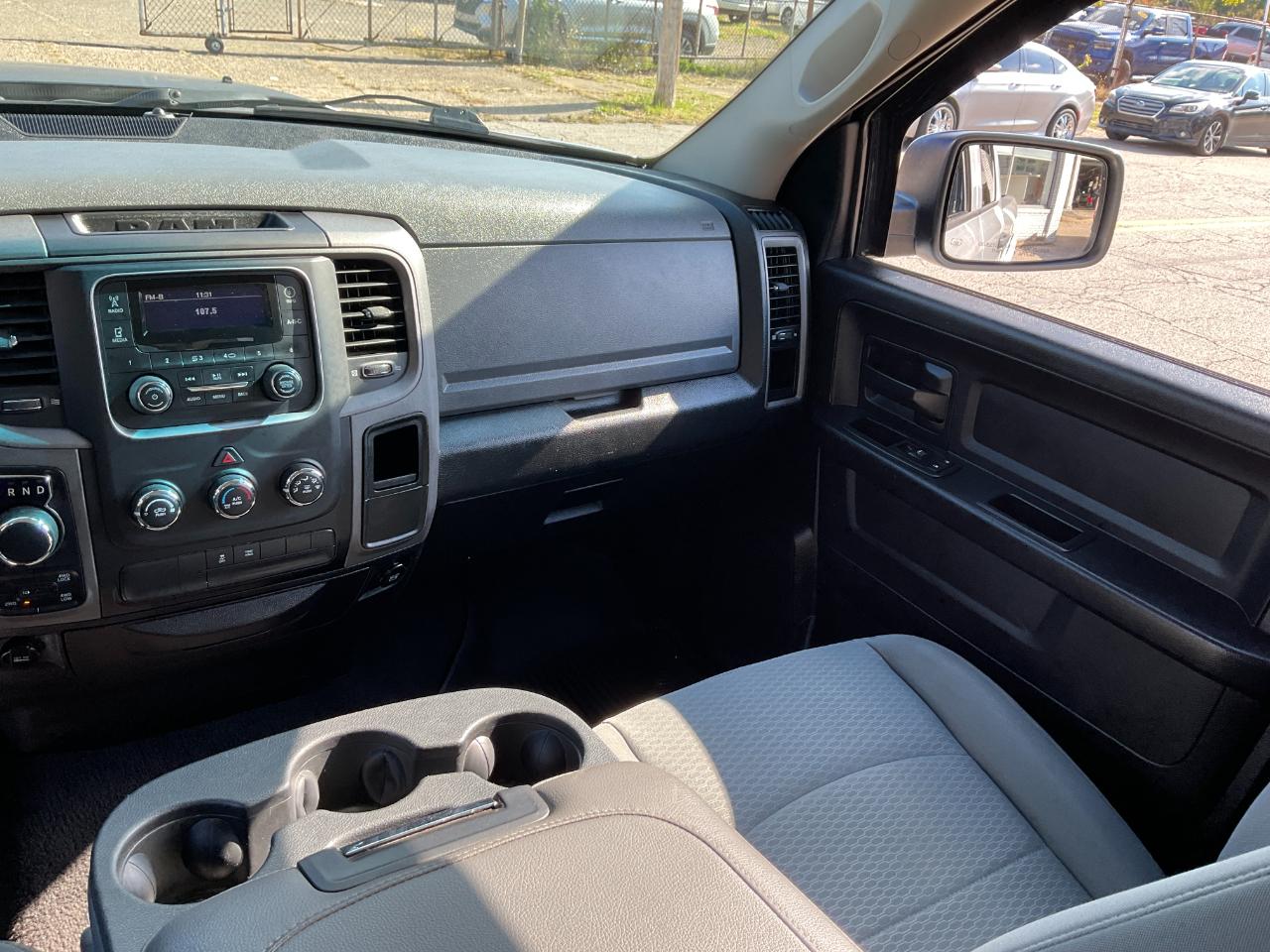 RAM 1500 Tradesman Quad Cab 4WD 2015