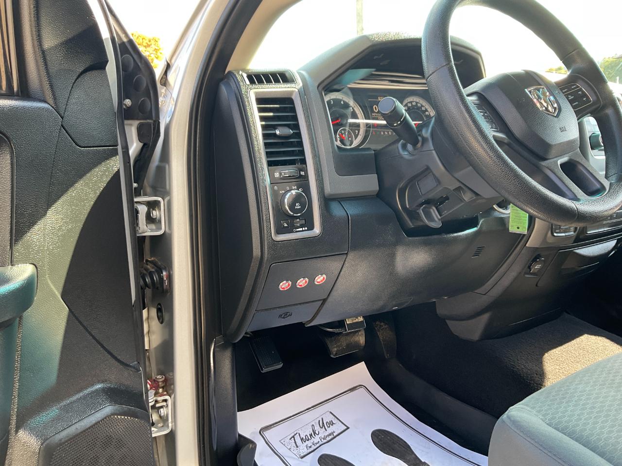 RAM 1500 Tradesman Quad Cab 4WD 2015