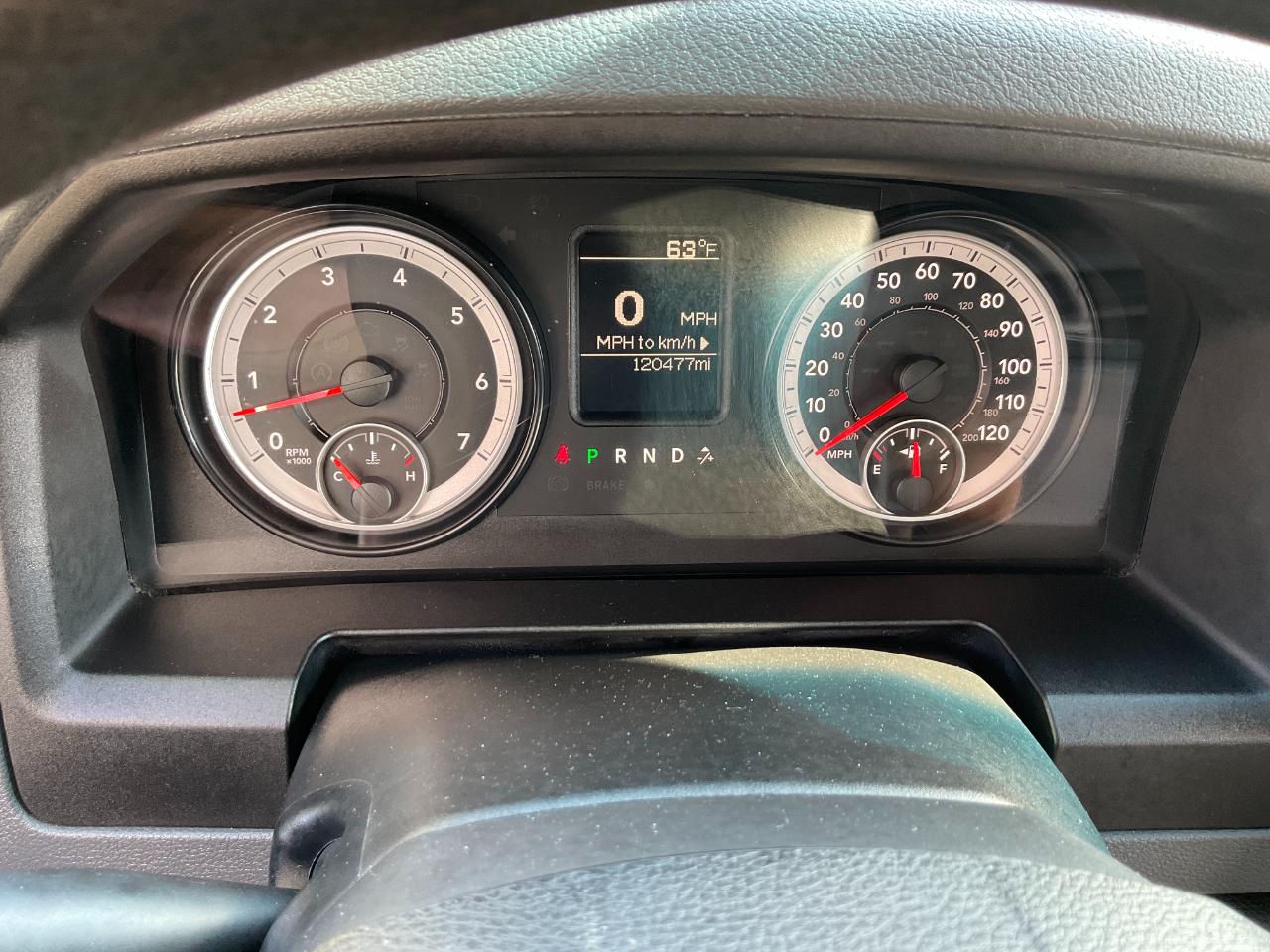 RAM 1500 Tradesman Quad Cab 4WD 2015