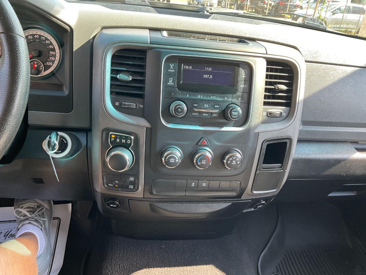 RAM 1500 Tradesman Quad Cab 4WD 2015