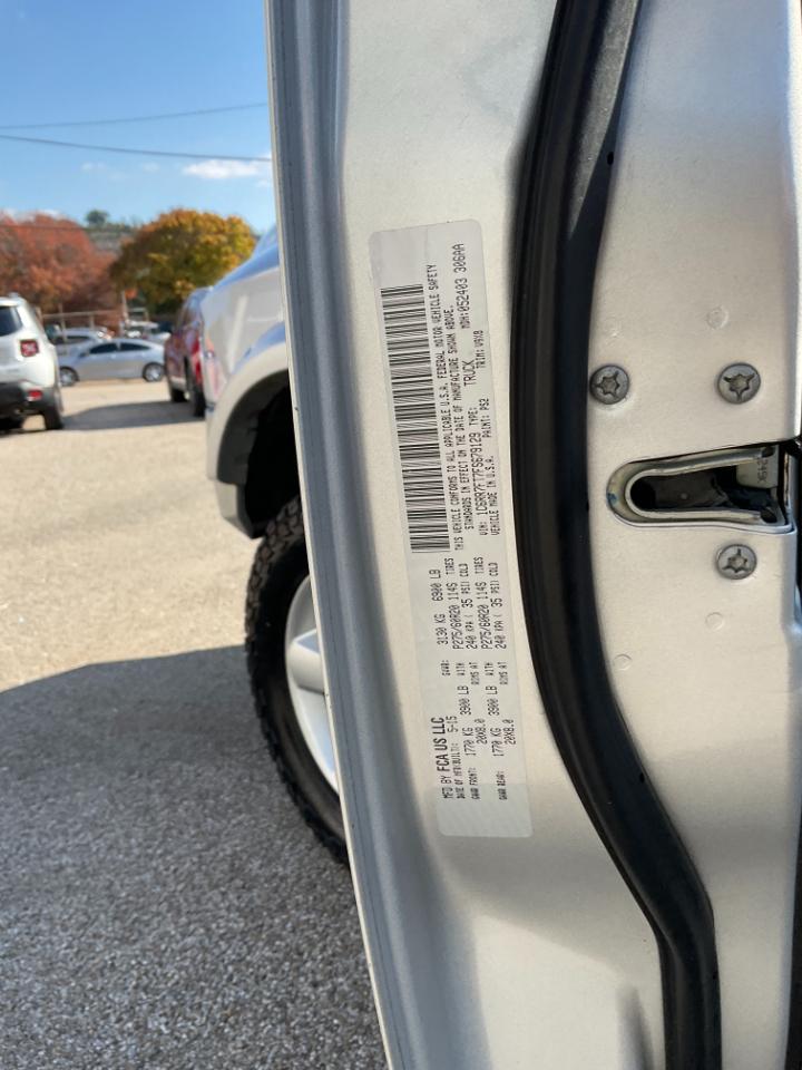 RAM 1500 Tradesman Quad Cab 4WD 2015