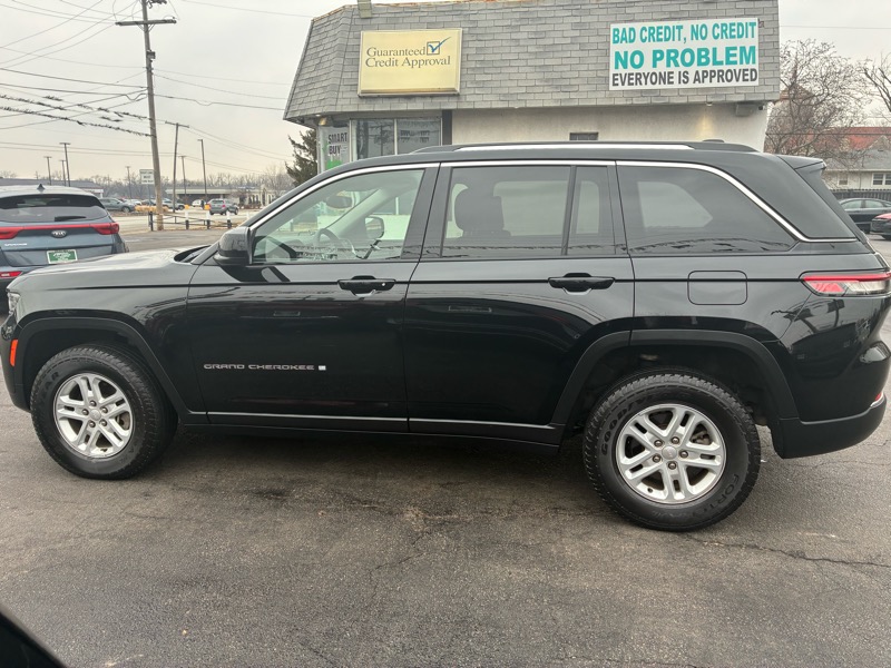 Jeep Grand Cherokee Laredo 4WD 2023