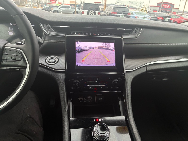 Jeep Grand Cherokee Laredo 4WD 2023