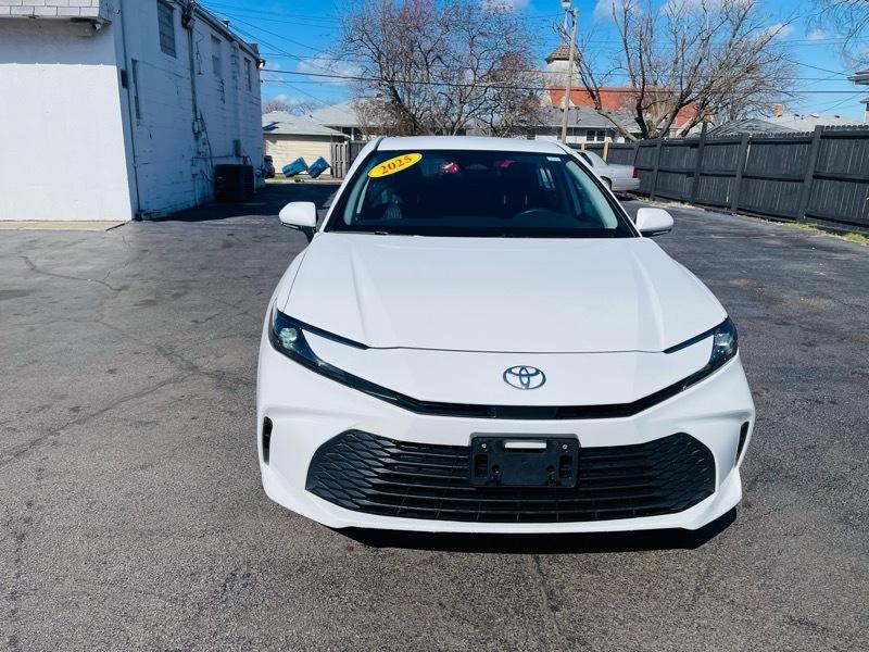 Toyota Camry Hybrid XLE 2025