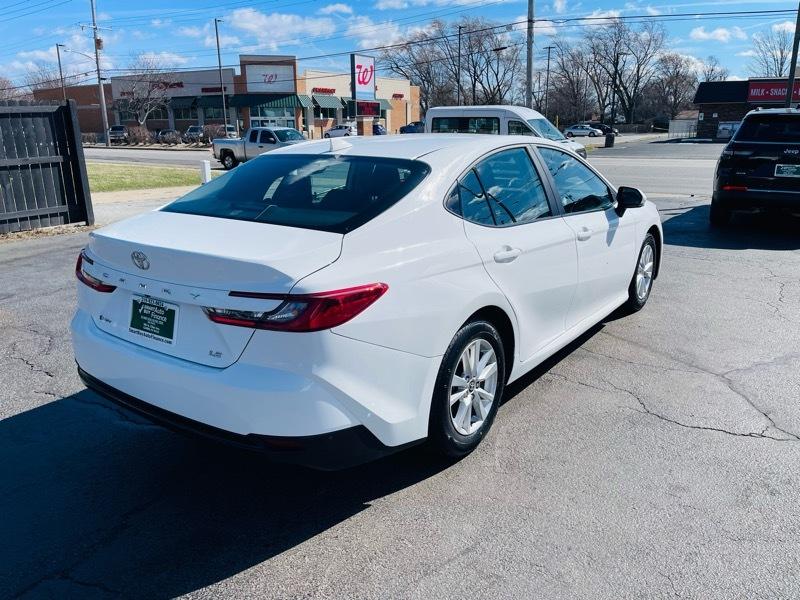Toyota Camry Hybrid XLE 2025