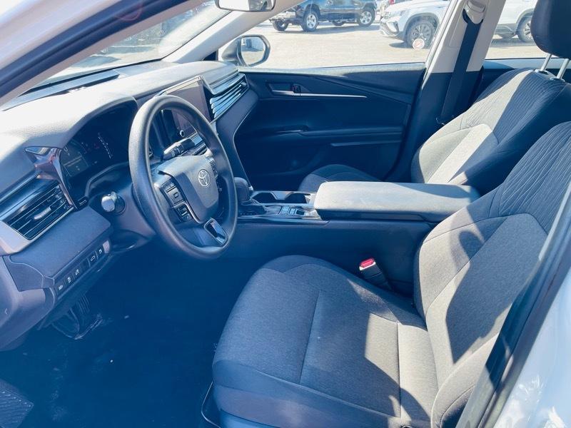 Toyota Camry Hybrid XLE 2025