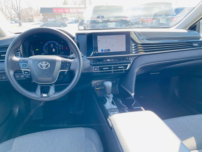 Toyota Camry Hybrid XLE 2025
