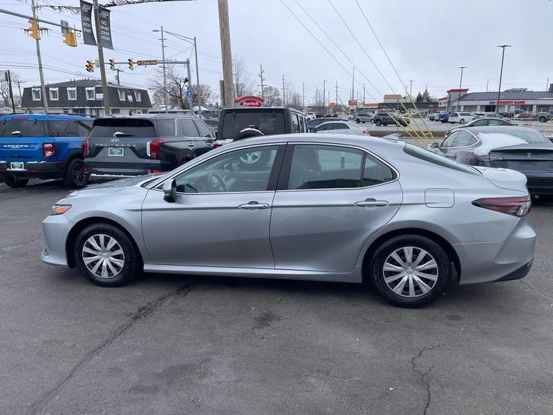 Toyota Camry Hybrid LE 2022