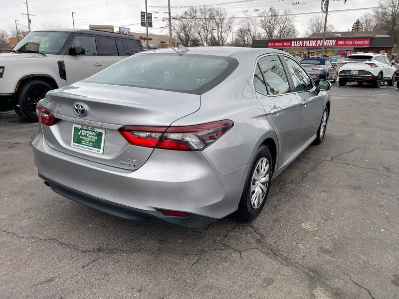 Toyota Camry Hybrid LE 2022
