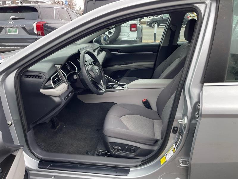 Toyota Camry Hybrid LE 2022