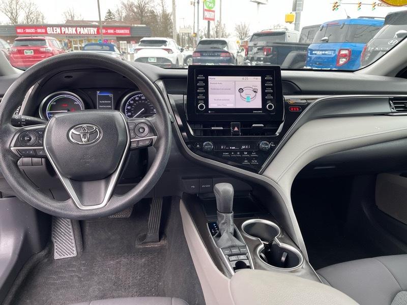 Toyota Camry Hybrid LE 2022