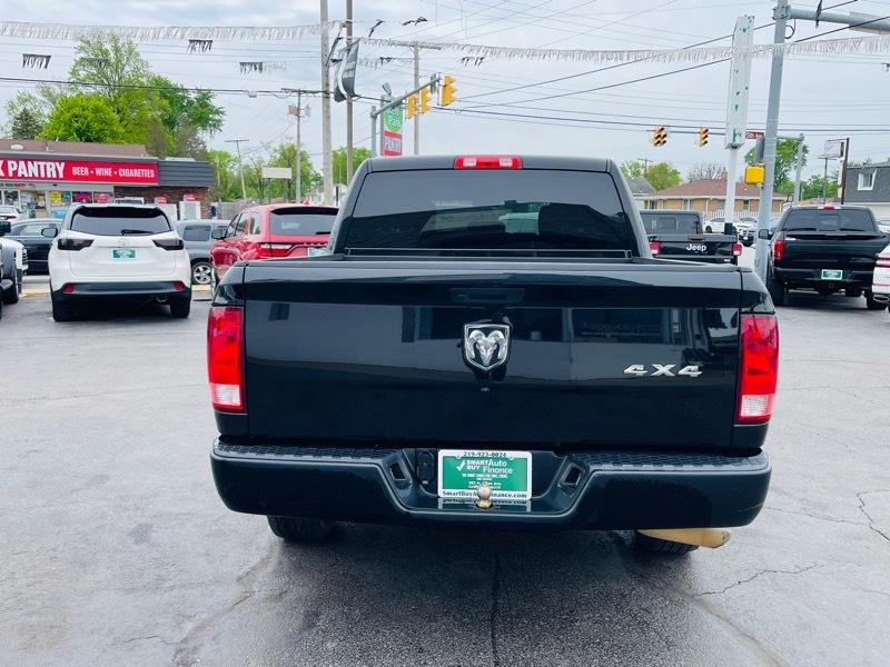 RAM 1500 Classic Tradesman Crew Cab SWB 4WD 2022