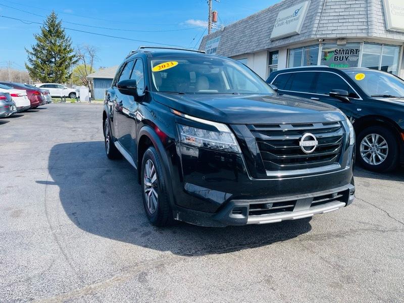 2023 Nissan Pathfinder SL 4WD