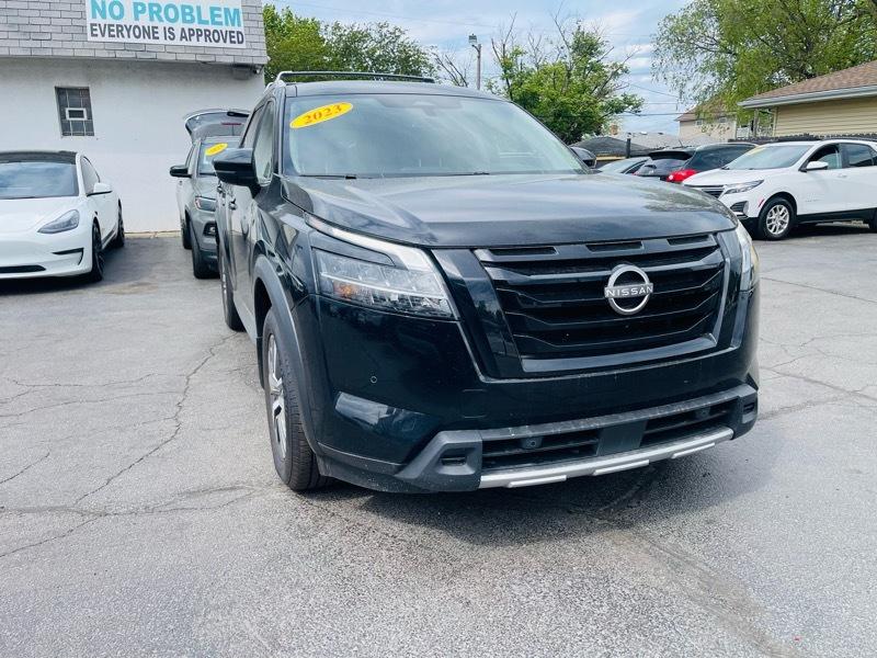 2023 Nissan Pathfinder SL 4WD