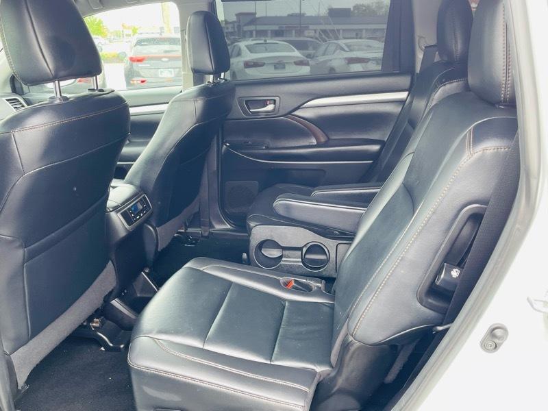 Toyota Highlander SE AWD V6 2019