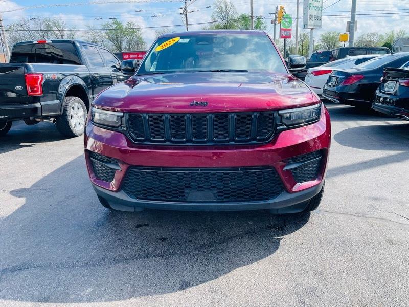 Jeep Grand Cherokee Laredo 4WD 2025