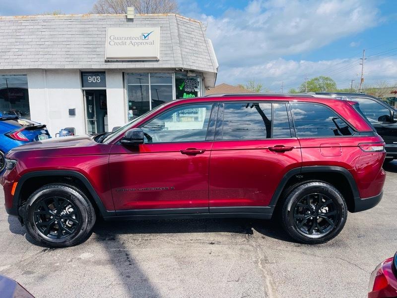 Jeep Grand Cherokee Laredo 4WD 2025