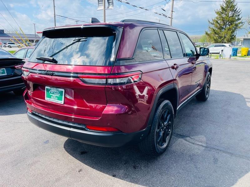 Jeep Grand Cherokee Laredo 4WD 2025