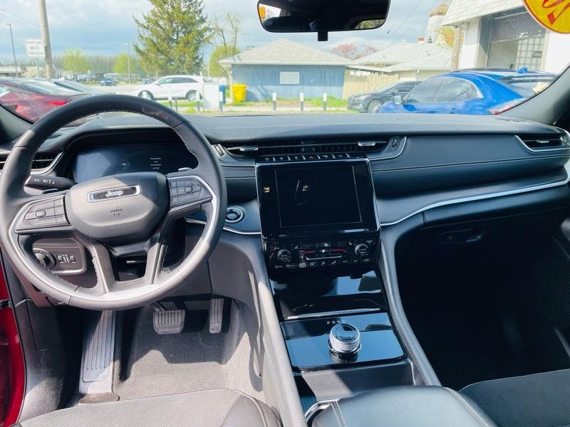 Jeep Grand Cherokee Laredo 4WD 2025