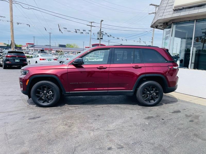 Jeep Grand Cherokee Laredo 4WD 2025