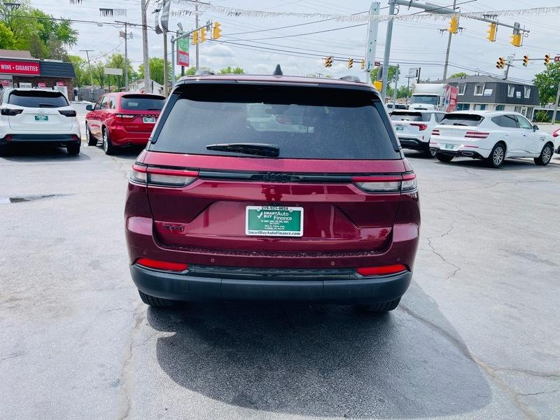 Jeep Grand Cherokee Laredo 4WD 2025