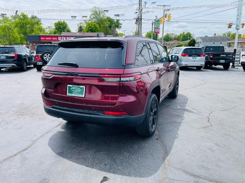 Jeep Grand Cherokee Laredo 4WD 2025