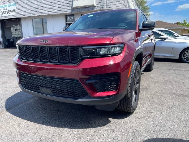 Jeep Grand Cherokee Laredo 4WD 2025