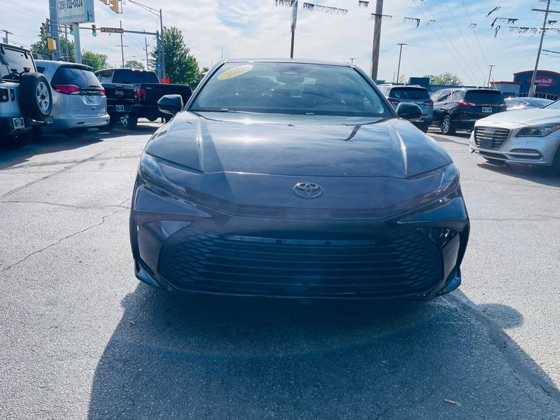 Toyota Camry Hybrid XLE 2025