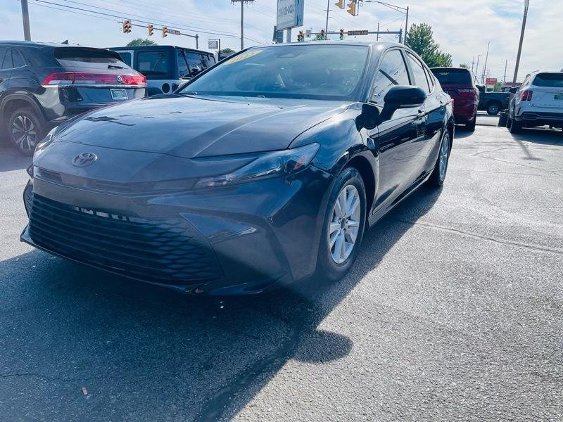 Toyota Camry Hybrid XLE 2025