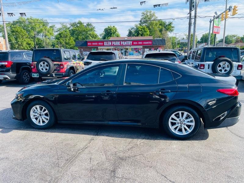 Toyota Camry Hybrid XLE 2025