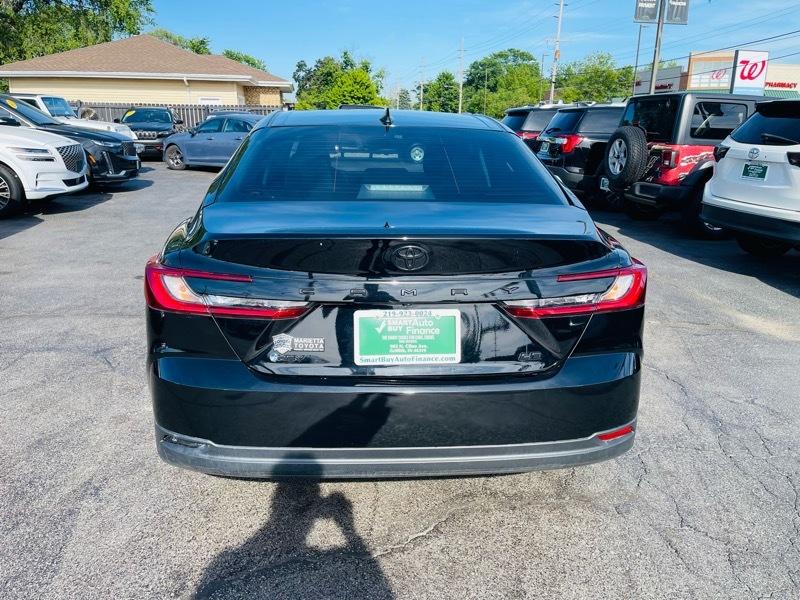 Toyota Camry Hybrid XLE 2025