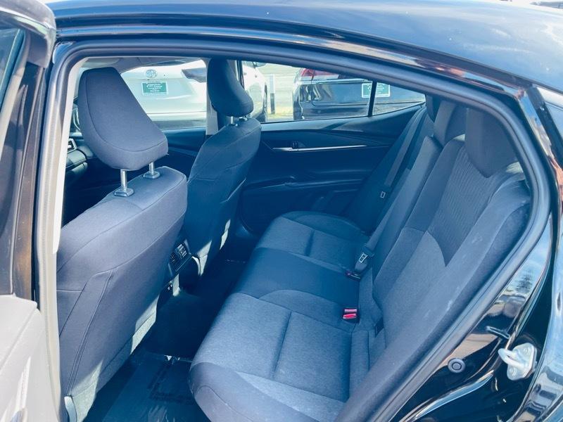 Toyota Camry Hybrid XLE 2025