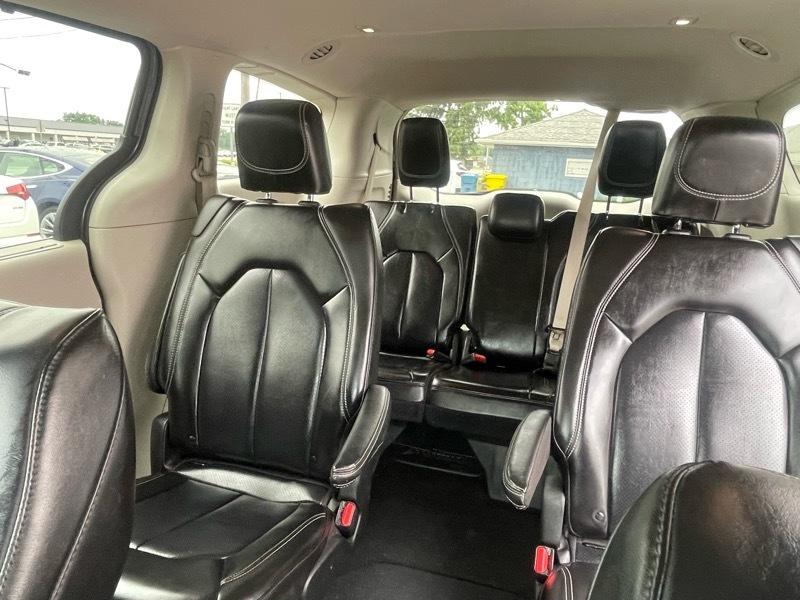 Chrysler Pacifica Touring L 2023