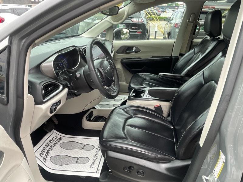 Chrysler Pacifica Touring L 2023