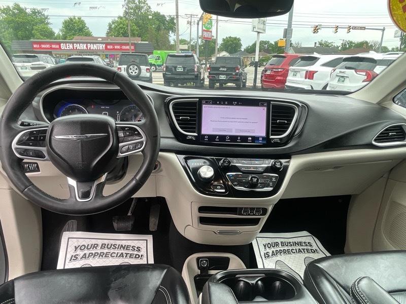 Chrysler Pacifica Touring L 2023